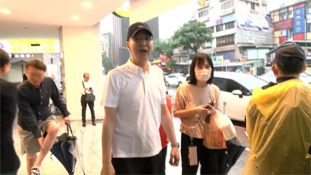 不爽被稱「模仿陳佩琪」藍營女志工怒告誹謗！王義川「1關鍵舉動」獲不起訴