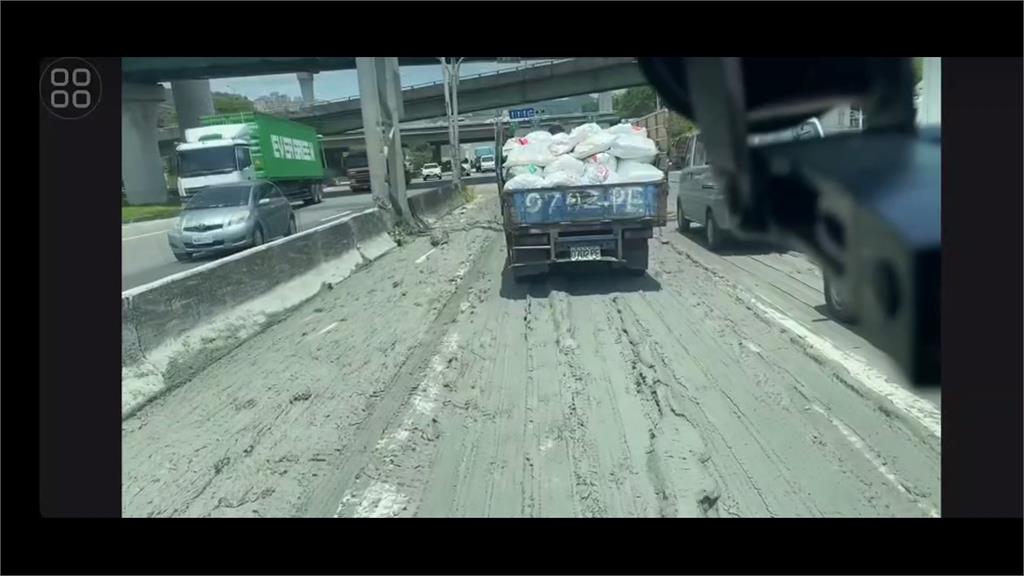 泥沙海浪！砂石車急煞　後斗土石往前噴射