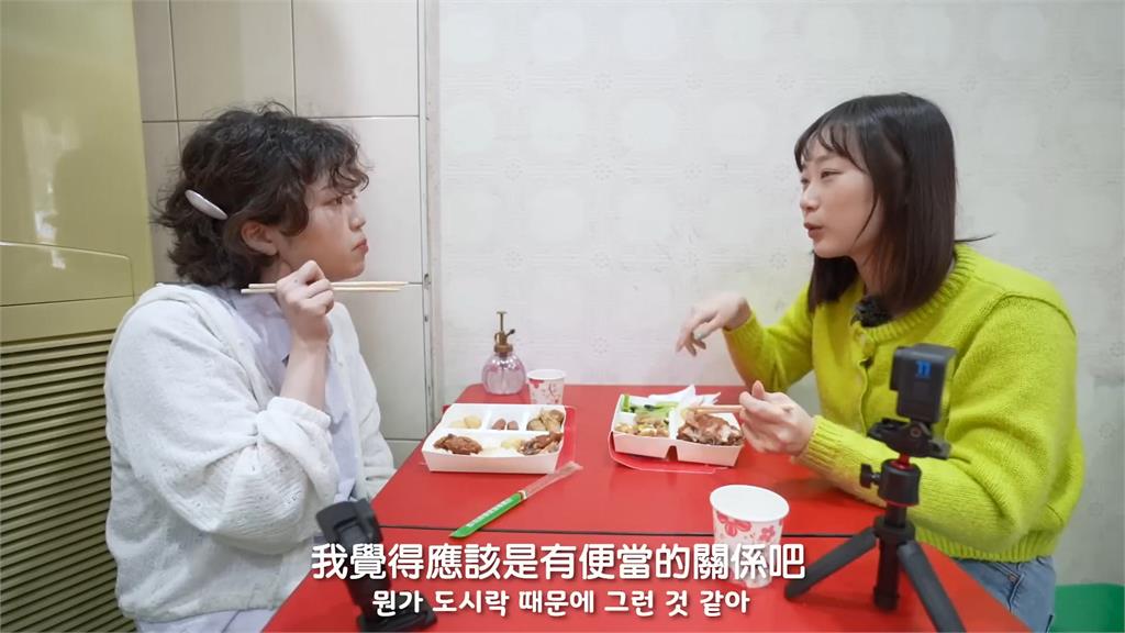 意外美味!韓妞初嚐台灣便當好吃到手舞足蹈 笑喊:味道好讚