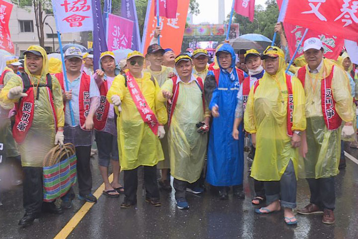 反年改過關「全家族領更多」!1關鍵讓作家示警年輕人:一毛錢都沒有