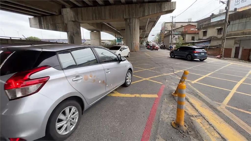 碰!聯結車切換車道沒減速 煞不住...擦撞直行賓士