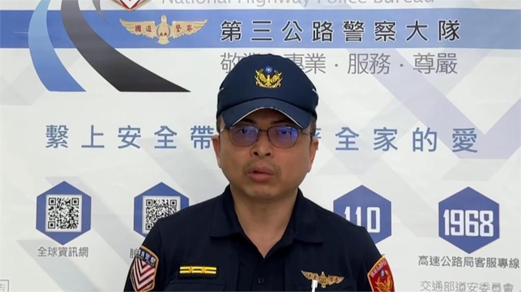 玩命！機車騎士疑誤闖國道　「沒戴安全帽」橫跨兩車道狂飆