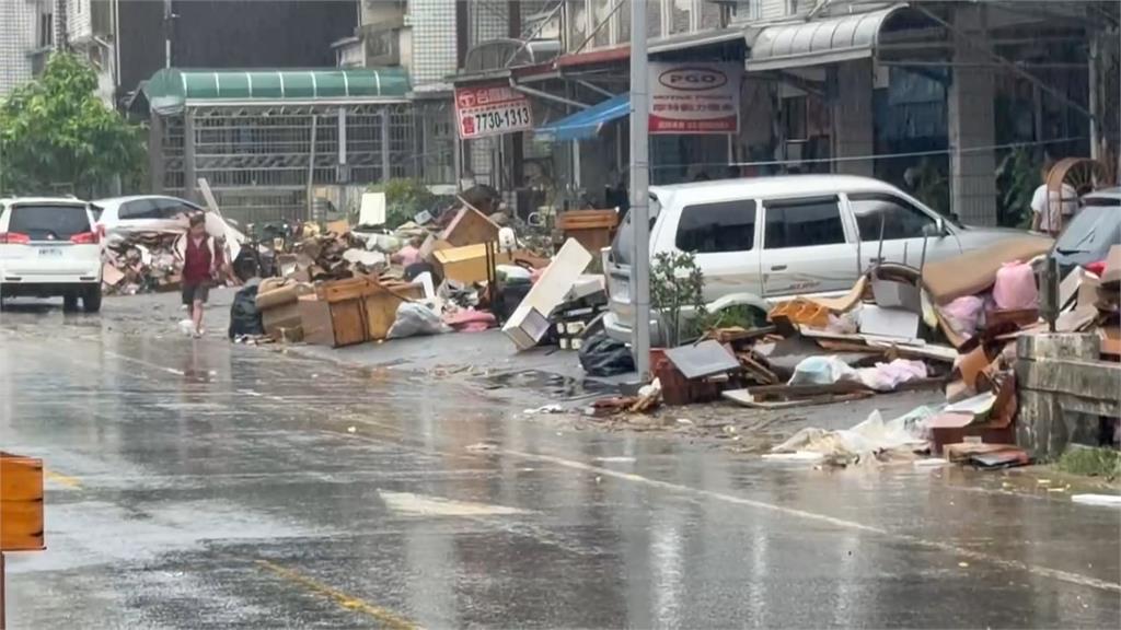 宜蘭累雨量破千！武淵國小慘淹　一樓校舍、桌椅全泡湯