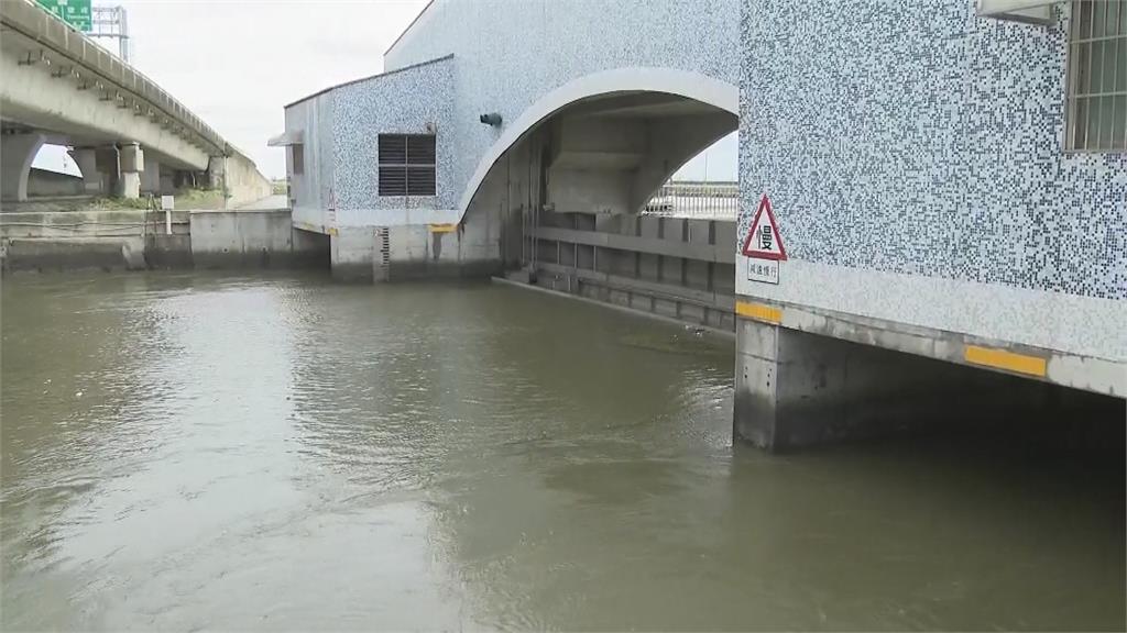「海葵」遠離 風雨緩和 台南漁光島一度出現陽光