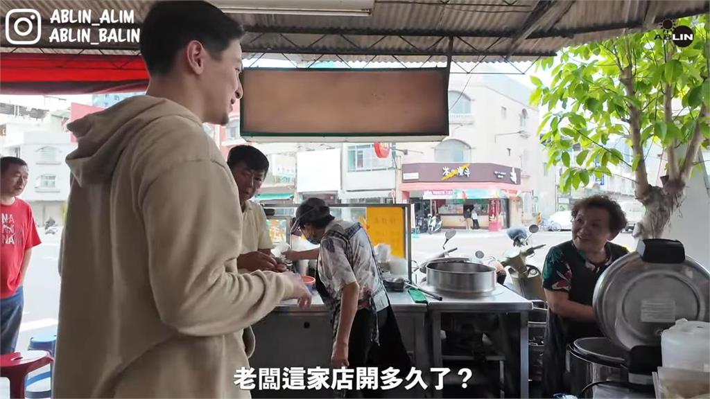 開箱台南最愛牛肉湯!日男中文問「店開多久」 得知答案驚:跟我一樣大