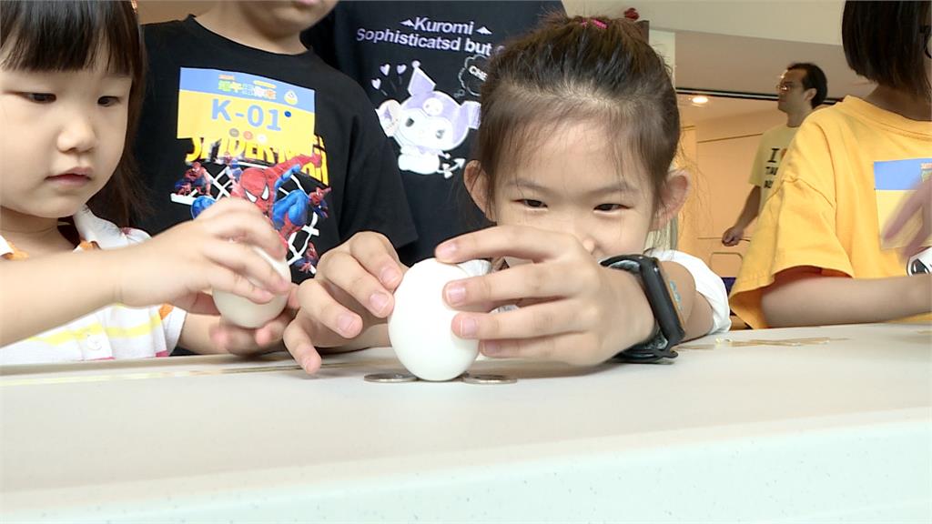 小巨蛋首辦陸上龍舟賽 小孩「翻船」家長哭笑不得