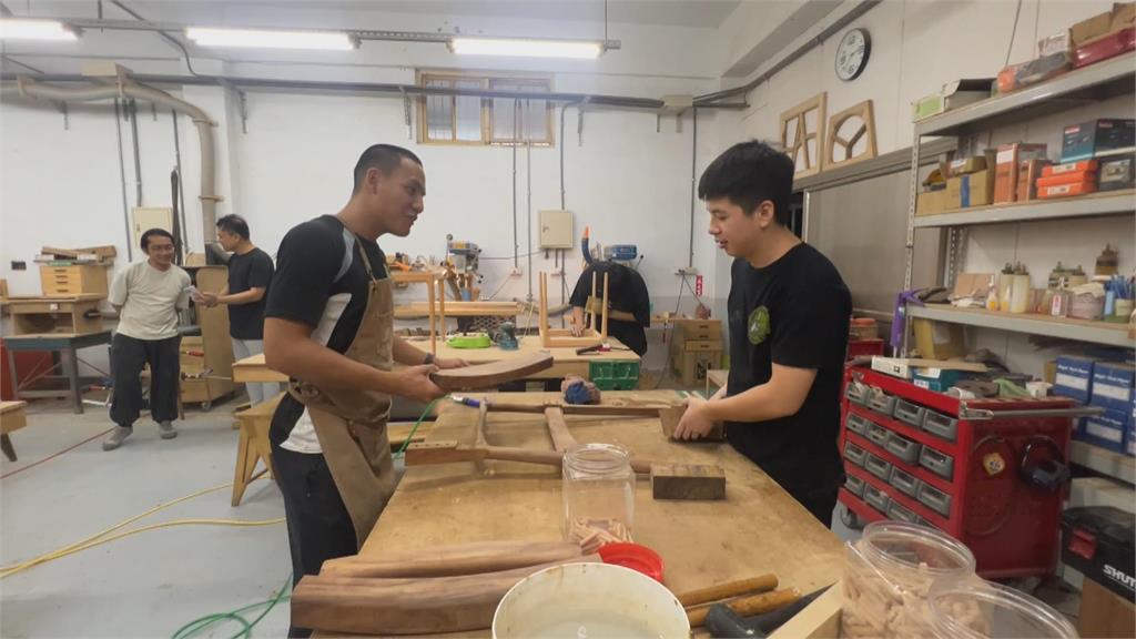 被陳建仁相中！　偏鄉童手作家具　成政院接待外賓座椅
