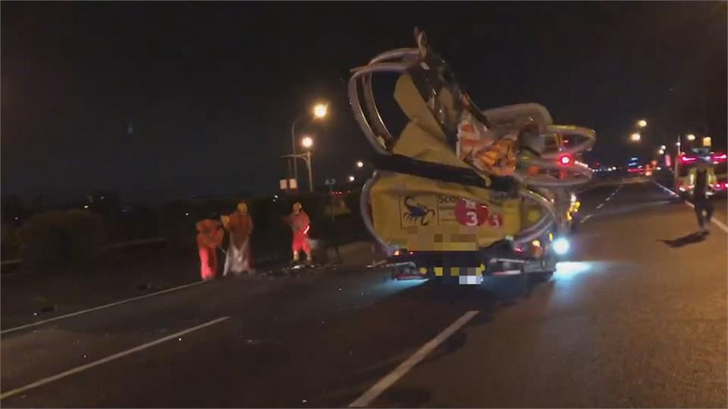 特斯拉國道「自駕」撞工程車　轎車再追撞釀1死