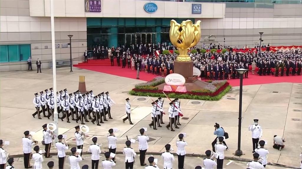 港男持刀刺傷港警後輕生不治　官方定調「孤狼式恐怖襲擊」