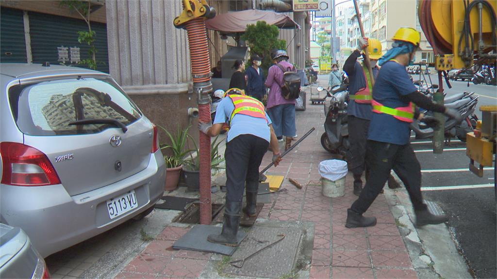 防颱準備！高市環保局提前清溝　屏東鄉民代表關心抽水站狀況