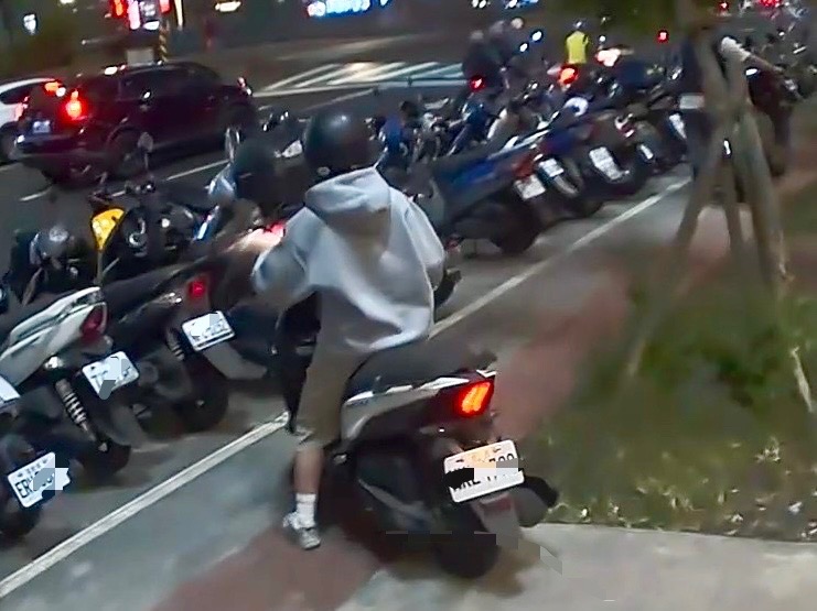 機車禁上人行道!基隆3月加強取締 違者罰600到1800元