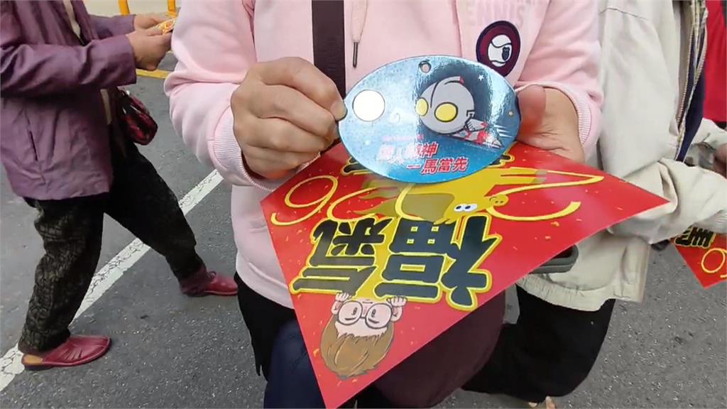 高雄三鳳中街年貨大街開跑　藍綠市長參選人全到齊