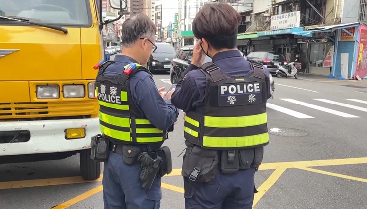 吊掛招牌作業出意外! 工人三樓墜落命危送醫搶救