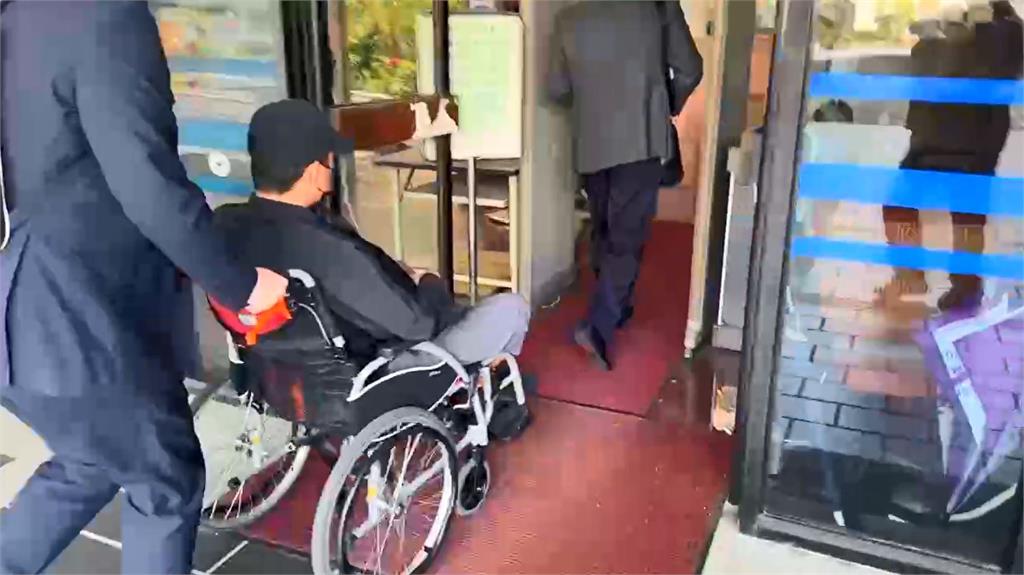 快新聞/重開羈押庭!陳政谷批檢耍寶嗆不再繳保金 林明佐坐輪椅現身