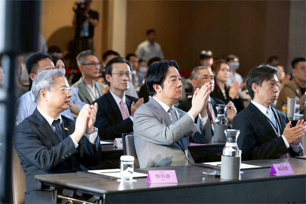 快新聞/就業情況20年最佳!台灣經濟成長率曝 賴清德:連2年高於全球平均