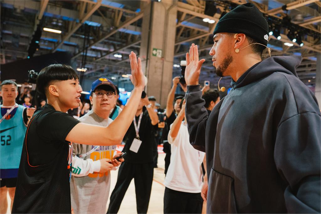 NBA／「宇宙政大」強還要更強！林子皓「澳門賽」得太陽布克指導、獲選最傑出球員