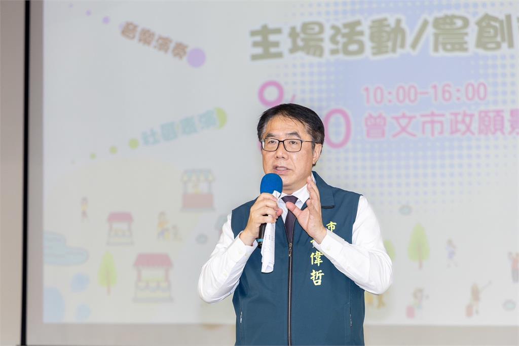 女學生盜黃偉哲照片「貼假放假文」遭法辦！小草稱藍白不會報警被打臉