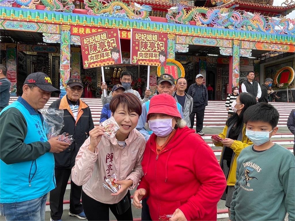 快新聞/祈願台南安康、台灣平安 陳亭妃初三拜廟加碼送「這好禮」