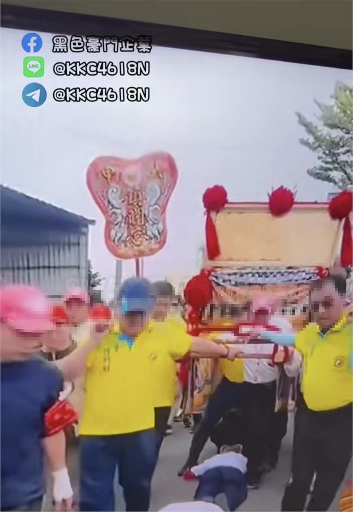 鑽轎腳變鑽胯下！大甲媽扶轎男「張開腿跨過信眾」畫面瘋傳網炸鍋　事主急道歉了