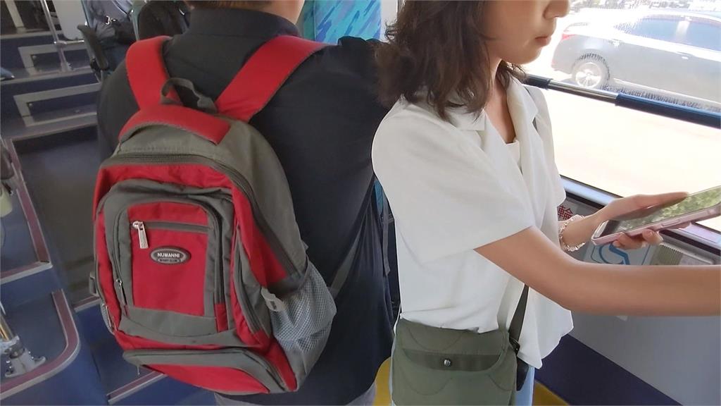 搭公車被背包撞怒開戰 阿伯扯北捷嗆:瞧不起你這種台中人