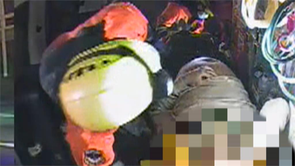 距陳梅慧事故僅8百公尺!四海幫角頭郝廣民「車禍瞬間曝光了」無視小貨車閃燈
