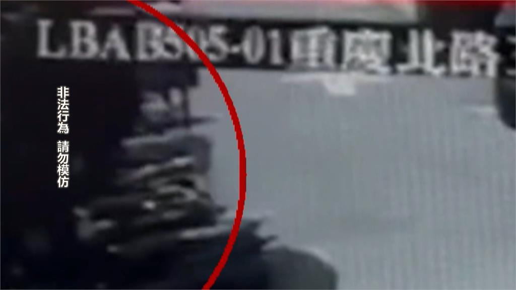 北市金鋼狼出沒!? 機車停機車格 座墊被割7刀!