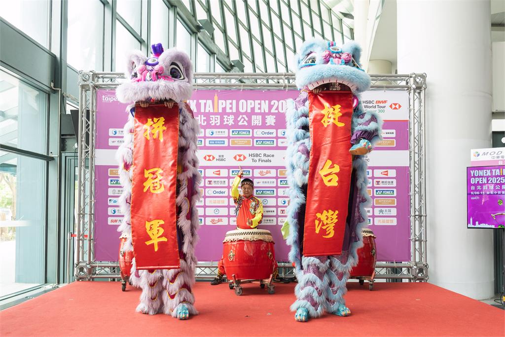 羽球(影)/台北賽6日小巨蛋登場 李洋當觀眾、王齊麟笑虧:希望沾金牌教練的光
