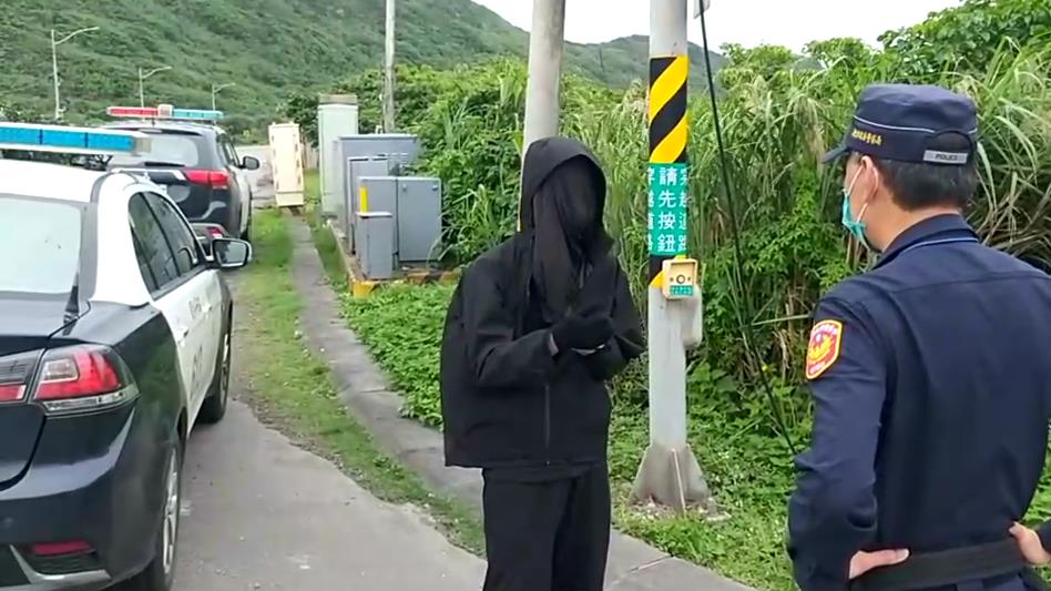 快新聞／南韓實況主「企鵝妹」徒步環島遭蒙面怪男跟隨4小時　急向警方求救