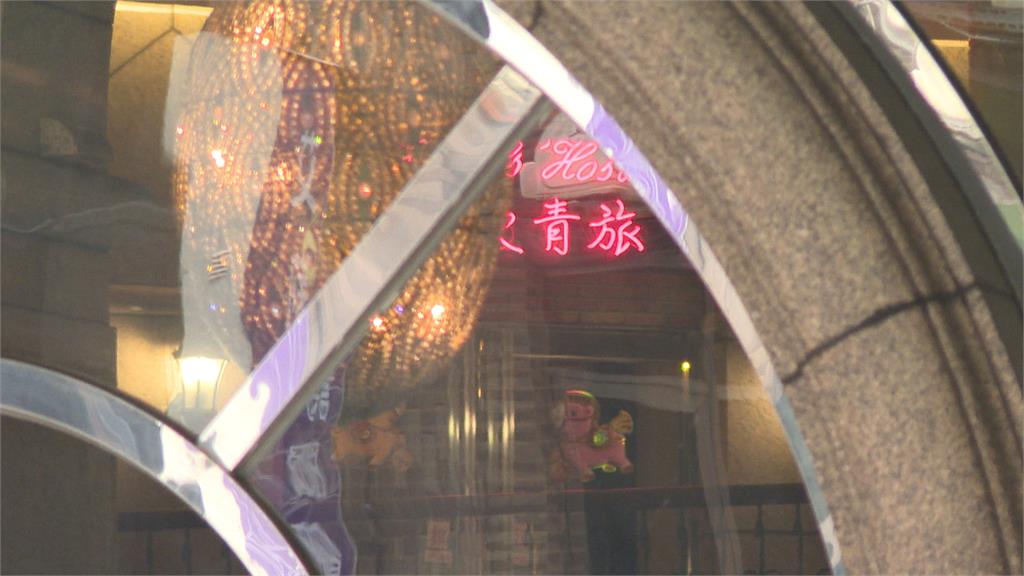 酒駕通緝犯躲青旅閣樓密室　「警界始源」成功抓人立大功