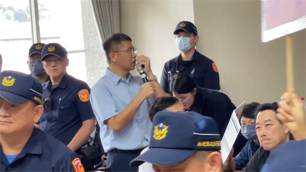 不滿名間焚化爐案選址! 範疇界定會"民眾爬桌抗議"