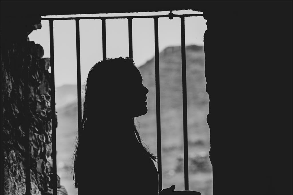 韓女赴柬埔寨應徵翻譯遭同胞出賣!慘淪「脫衣主播」靠1照片奇蹟獲救