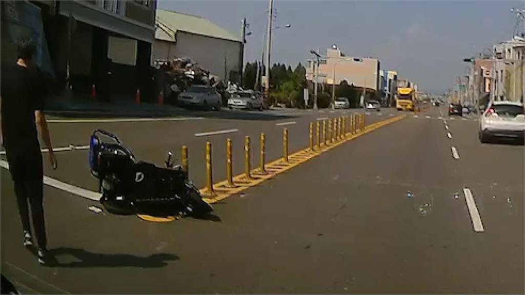 三輪車老翁違規左轉穿越馬路　被直行車撞上噴飛亡