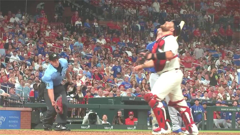 MLB(影)/一次出局有兩次接殺?紅雀捕手意外「聯合主審」漏網鏡頭社群爆紅