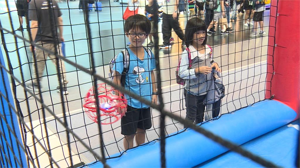 「科普列車」環島六天返航北車 終點站科學市集湧百名學童