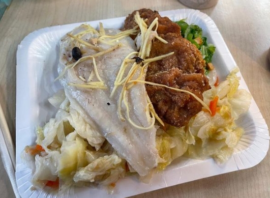 台北超佛便當「雙主菜＋4菜」只要100！「猛料塞爆量」網嚇爛：吃爆
