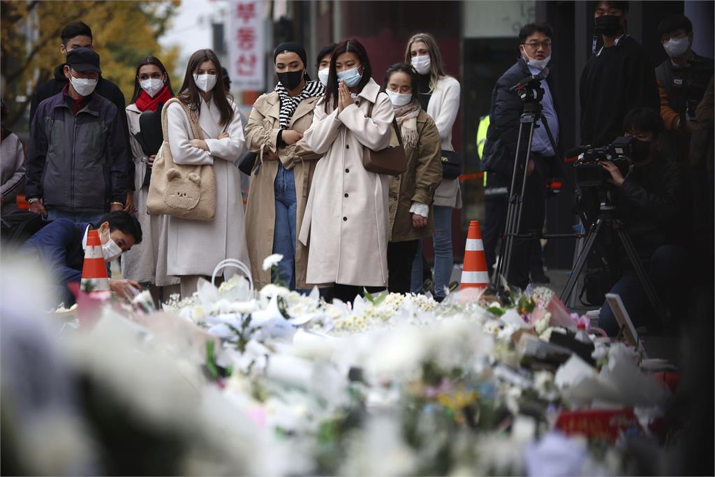 梨泰院踩踏釀156死！校園竟興起「人疊人遊戲」老師嘆：悲劇當有趣