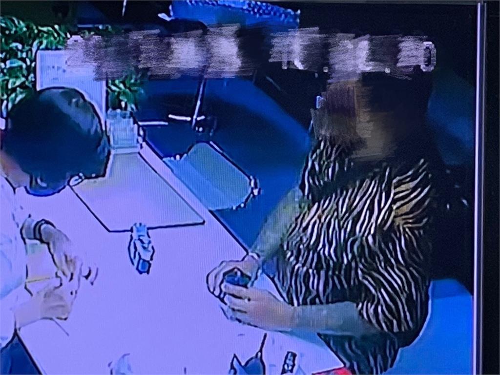 富家女無限卡被盜刷!爸罵一頓後…下秒寵喊「改限100萬好了」警員傻眼