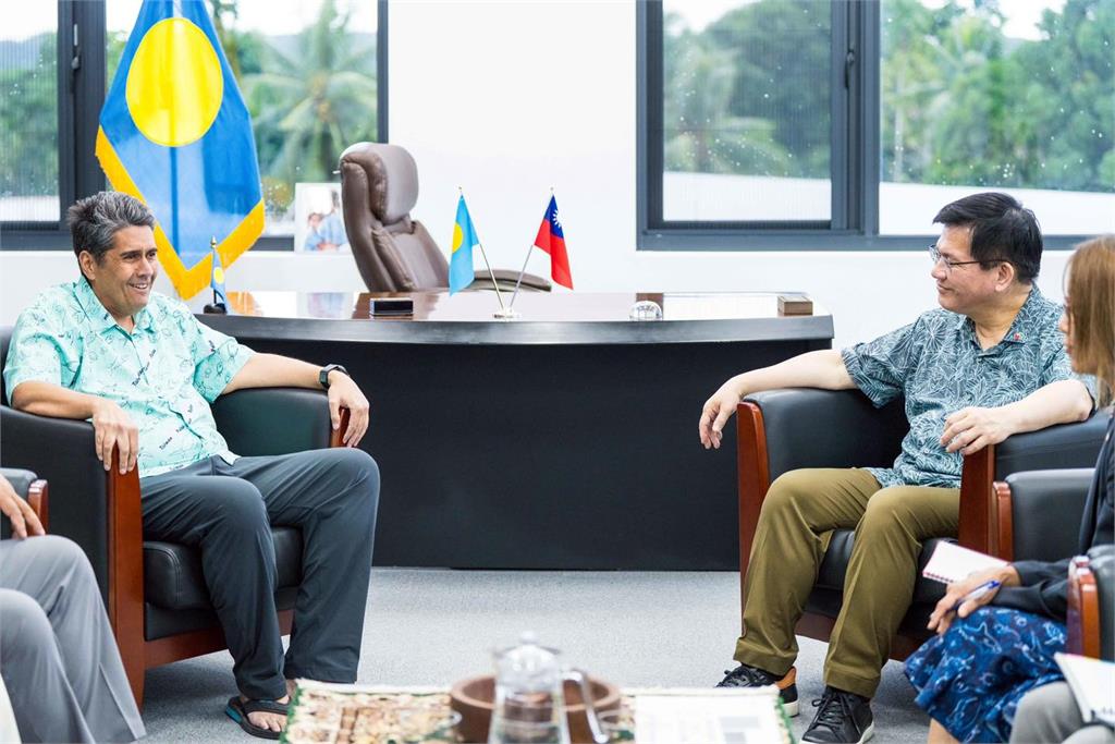 快新聞／25年邦誼篤睦！林佳龍率榮邦經貿團抵達帛琉　感謝惠恕仁伉儷設宴款待