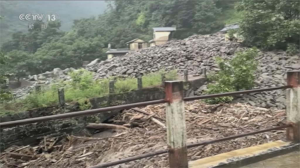 「楊柳」減弱挾豪雨登陸中國！　雲南爆土石流釀至少２死２失蹤