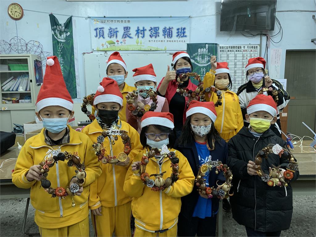 環保「鳥巢」耶誕樹點燈 永靖竹子村閃耀至新春