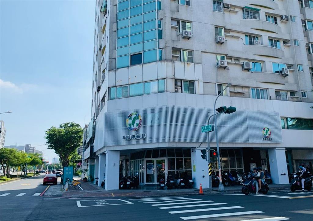 快新聞/高雄人顧電話!綠議員初選起跑 大岡山、前鎮小港今夜民調