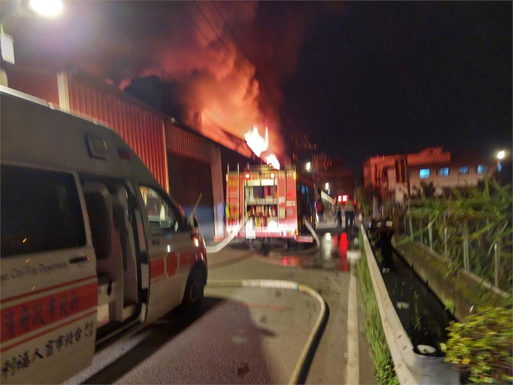 快新聞／樹林木材工廠起火「恐延燒」　消防到場布水線灌救