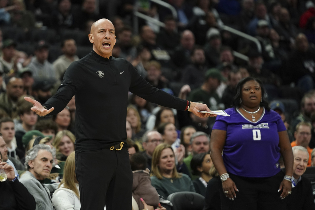 NBA(影)/字母哥生涯大三元寫新里程碑 帶領公鹿中斷國王連勝紀錄