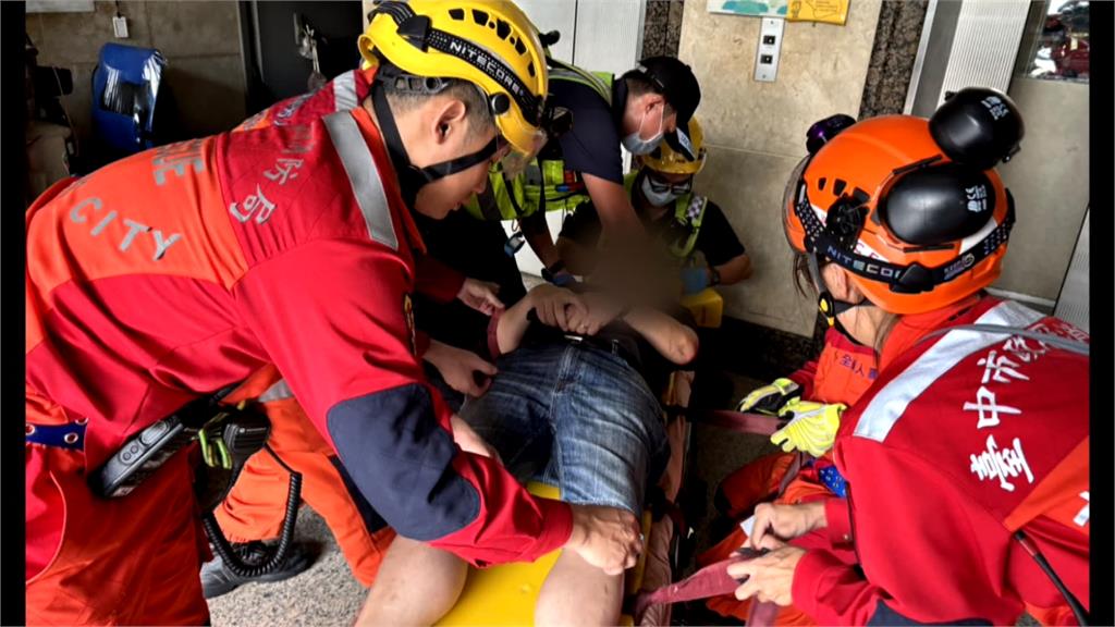 停車驚魂！駕駛開進機械停車塔　下秒墜落地下樓層緊急送醫