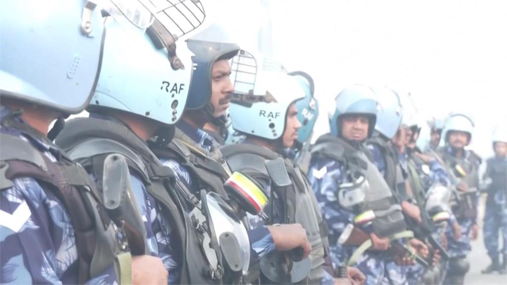 印度農民包圍首都抗議 重裝警察催淚瓦斯驅散