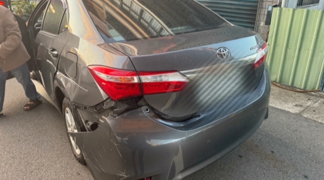 苗栗軍卡"滿載軍人" 變換車道撞轎車再波及停路邊車