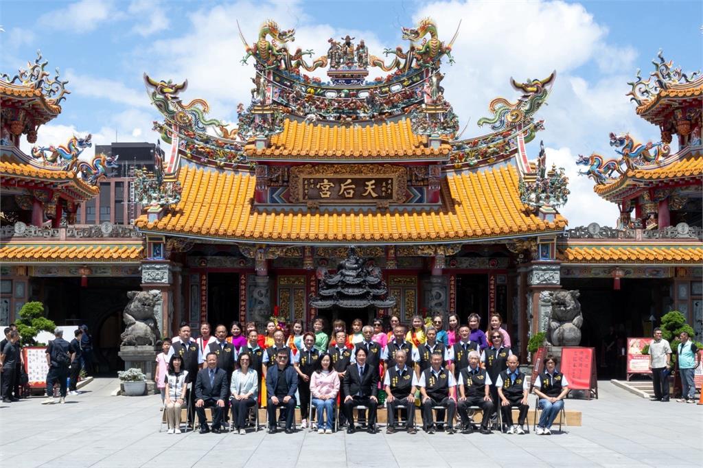 快新聞／陳瑩陪賴清德拜台東天后宮！允諾三件事：清廉、勤政、不開自家路