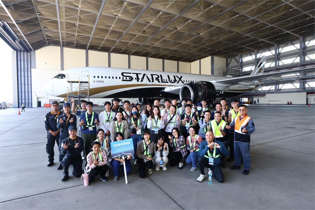 2024「桃園機場體驗營」圓滿落幕 航空迷學員嗨喊人生解鎖 與機師最近的距離