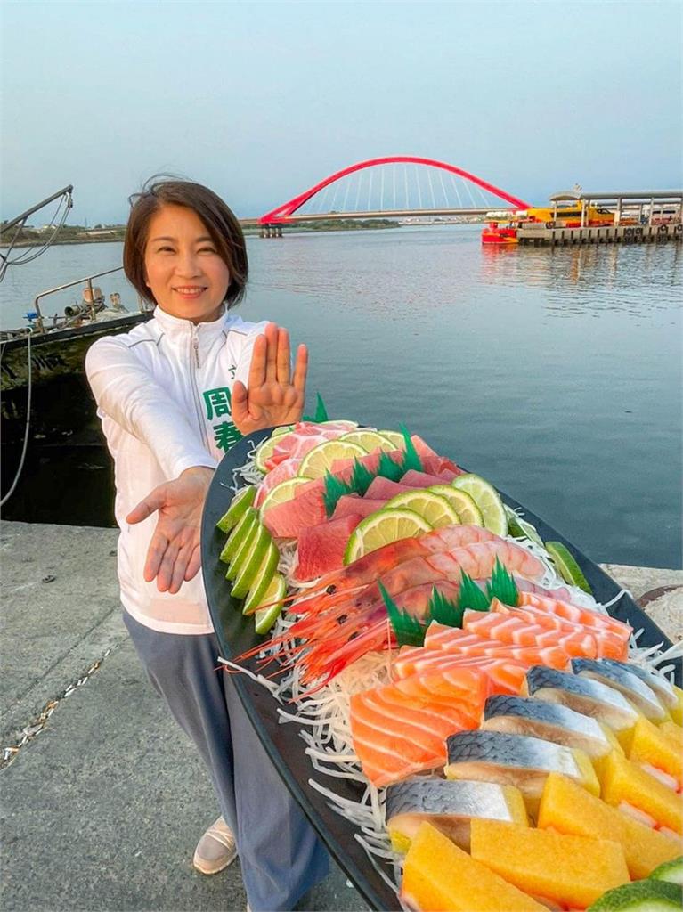 響應「曬台灣海鮮大賽」　潘孟安秀「飯湯+大螃蟹」：吃過屏東海鮮一輩子難忘