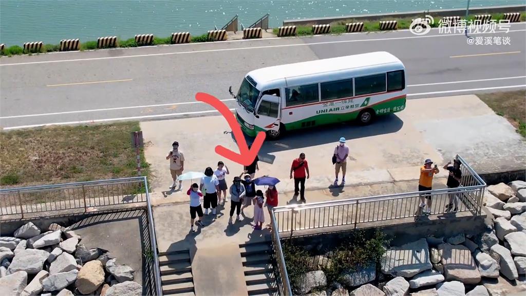 村鎮上空盤旋!中國無人機連衝金門 行駛小貨車清晰可見